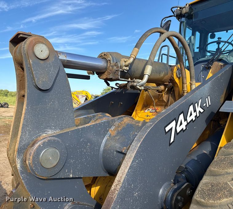 image for item DO1262 2019 John Deere 744K wheel loader