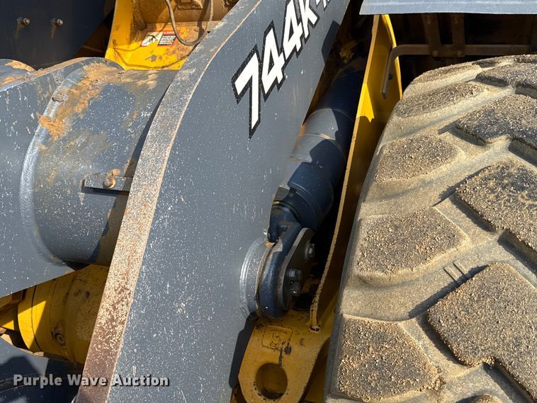 image for item DO1262 2019 John Deere 744K wheel loader