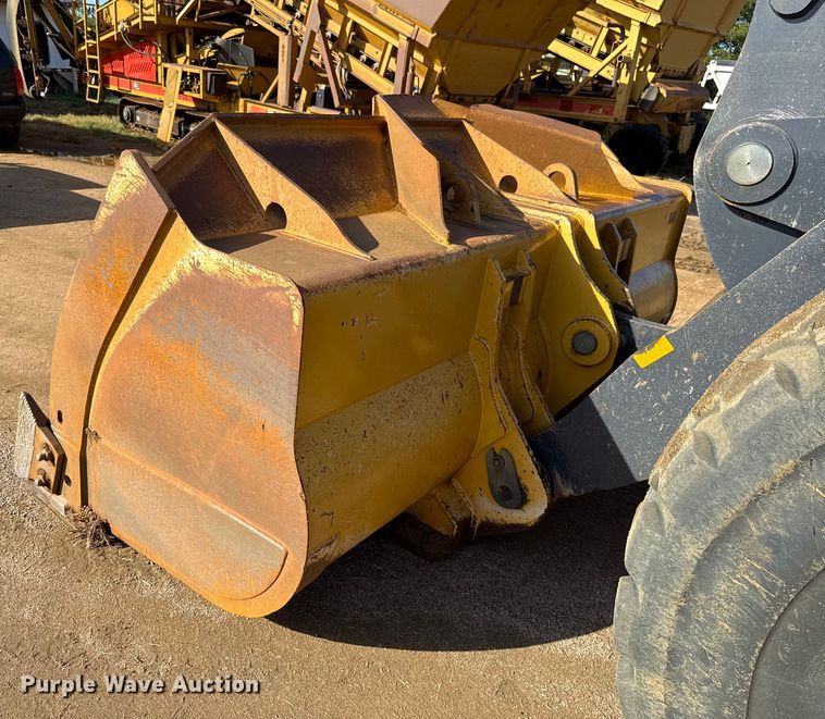 image for item DO1262 2019 John Deere 744K wheel loader