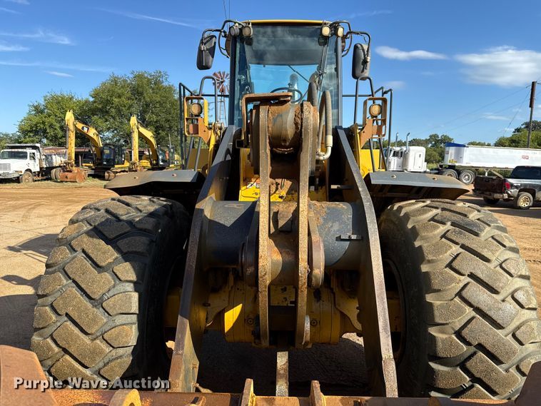 image for item DO1262 2019 John Deere 744K wheel loader