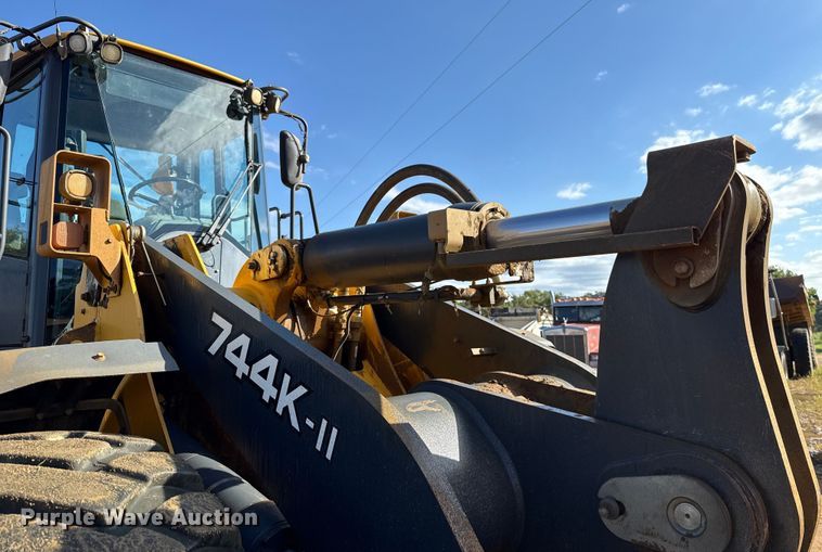 image for item DO1262 2019 John Deere 744K wheel loader