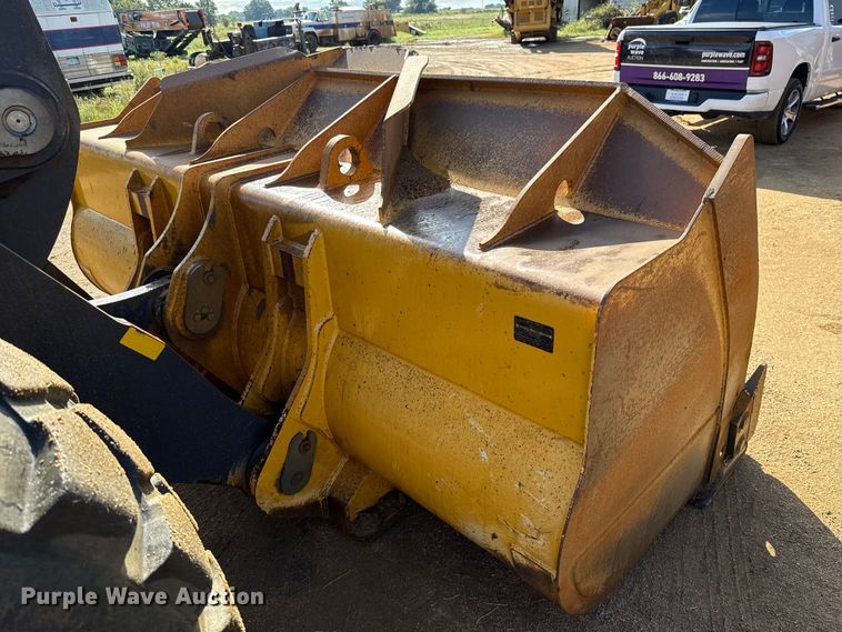 image for item DO1262 2019 John Deere 744K wheel loader