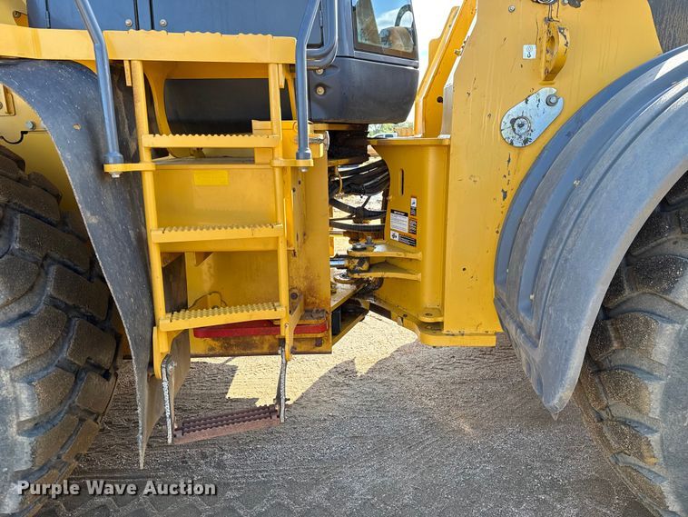 image for item DO1262 2019 John Deere 744K wheel loader