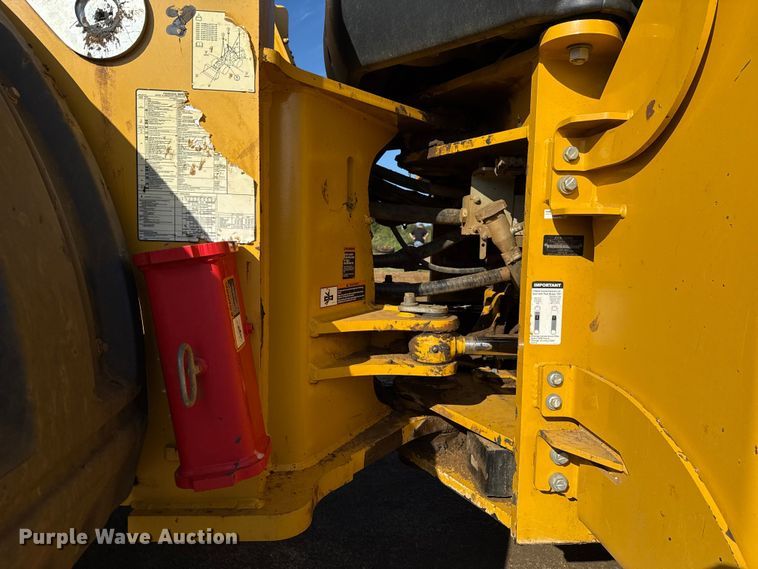 image for item DO1262 2019 John Deere 744K wheel loader