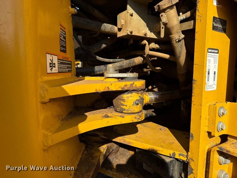 image for item DO1262 2019 John Deere 744K wheel loader