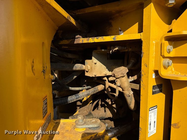 image for item DO1262 2019 John Deere 744K wheel loader