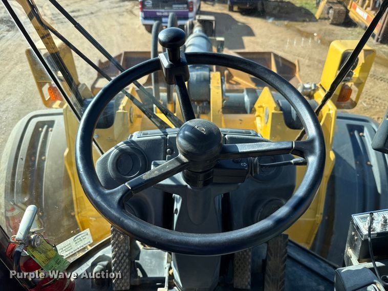 image for item DO1262 2019 John Deere 744K wheel loader