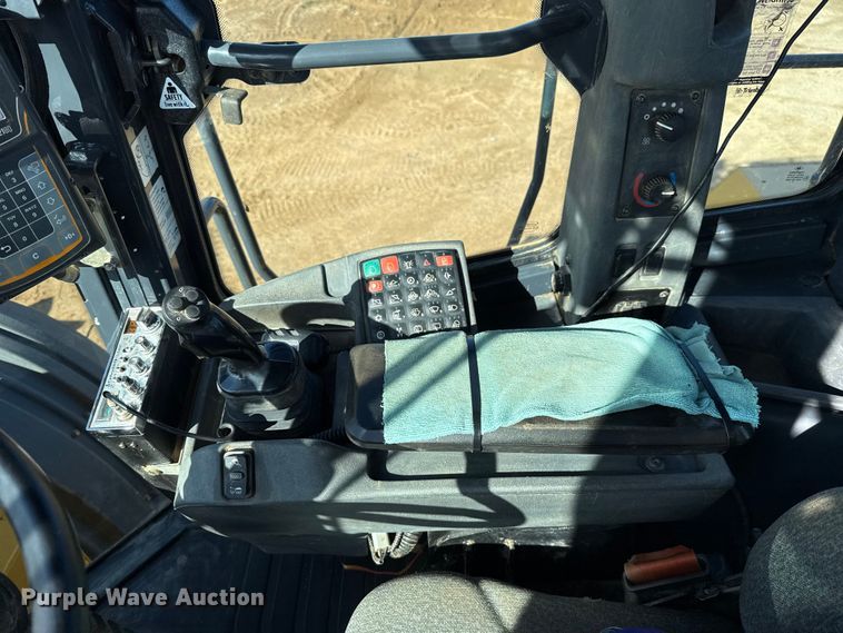 image for item DO1262 2019 John Deere 744K wheel loader