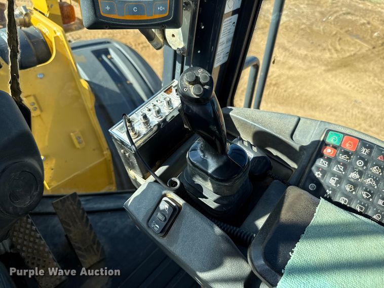 image for item DO1262 2019 John Deere 744K wheel loader