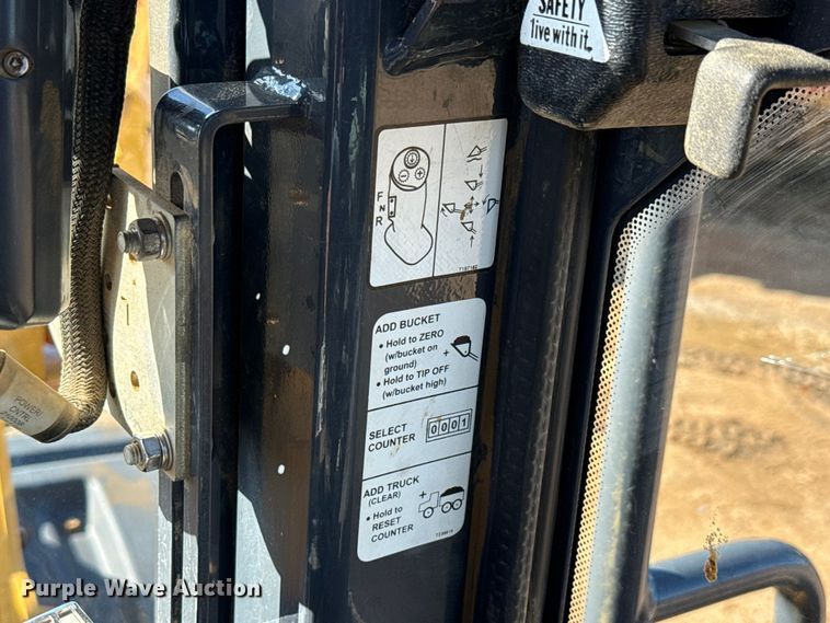 image for item DO1262 2019 John Deere 744K wheel loader