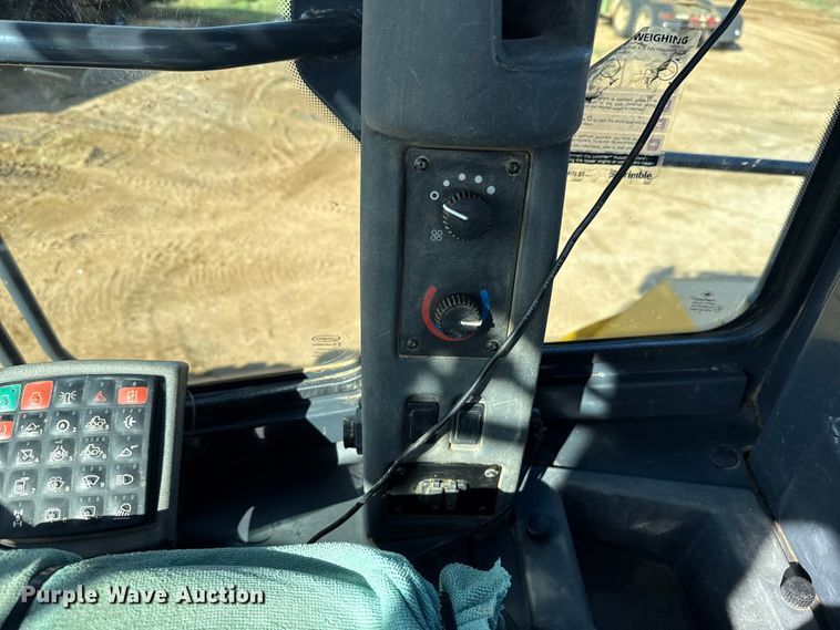 image for item DO1262 2019 John Deere 744K wheel loader