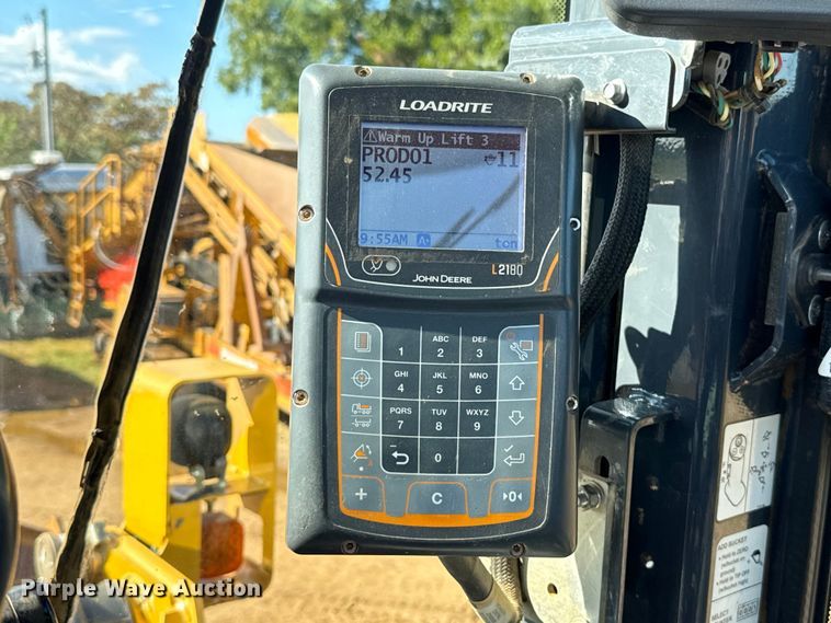 image for item DO1262 2019 John Deere 744K wheel loader