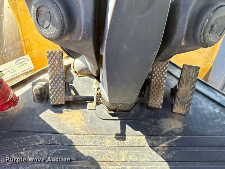 image for item DO1262 2019 John Deere 744K wheel loader