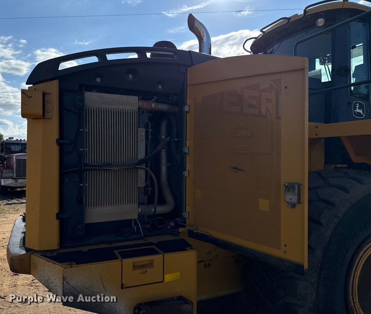 image for item DO1262 2019 John Deere 744K wheel loader
