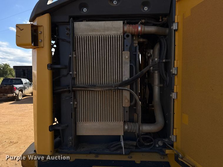 image for item DO1262 2019 John Deere 744K wheel loader