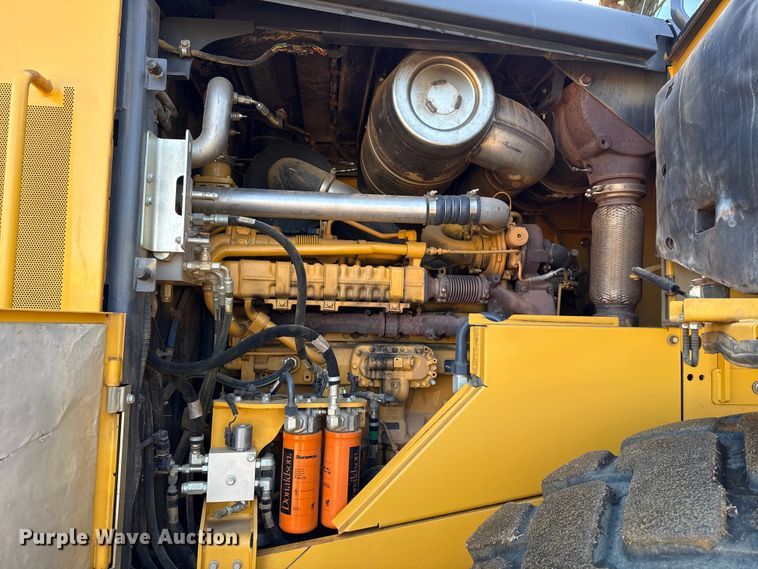 image for item DO1262 2019 John Deere 744K wheel loader