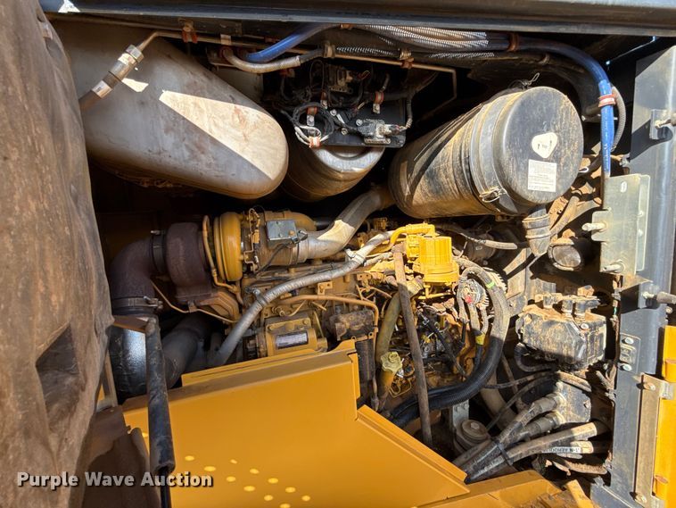 image for item DO1262 2019 John Deere 744K wheel loader