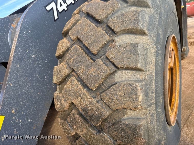 image for item DO1262 2019 John Deere 744K wheel loader