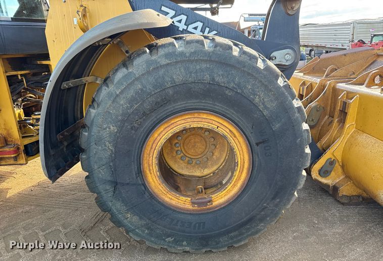 image for item DO1262 2019 John Deere 744K wheel loader