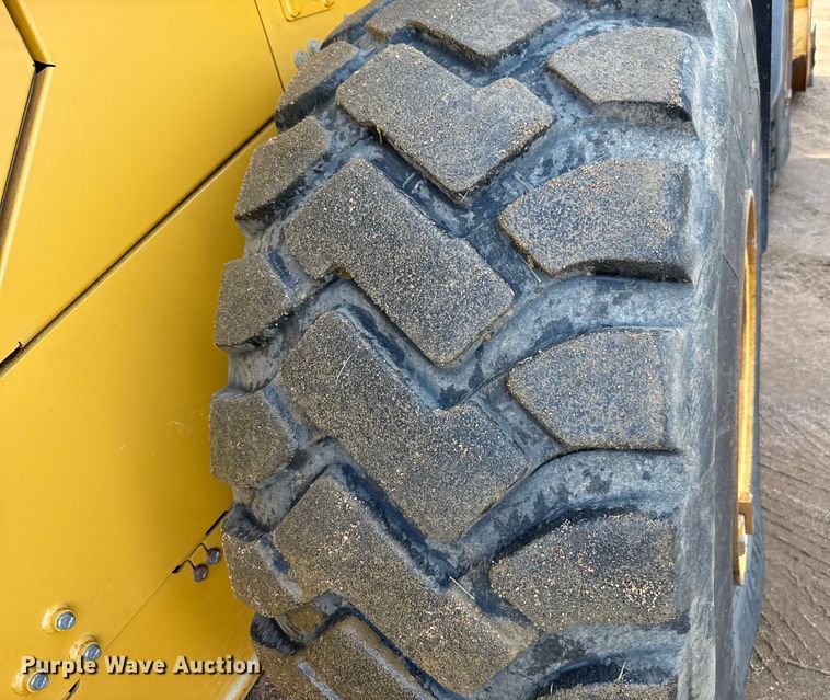 image for item DO1262 2019 John Deere 744K wheel loader