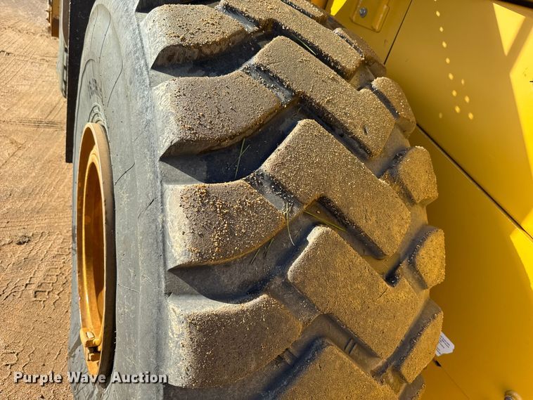 image for item DO1262 2019 John Deere 744K wheel loader