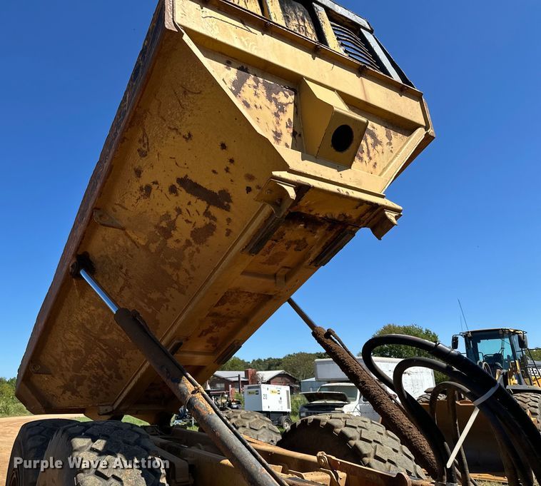 image for item DO1267 1993 Caterpillar D250D articulated haul truck