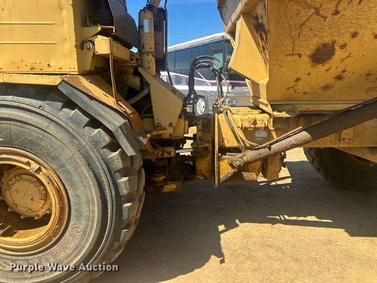 image for item DO1267 1993 Caterpillar D250D articulated haul truck
