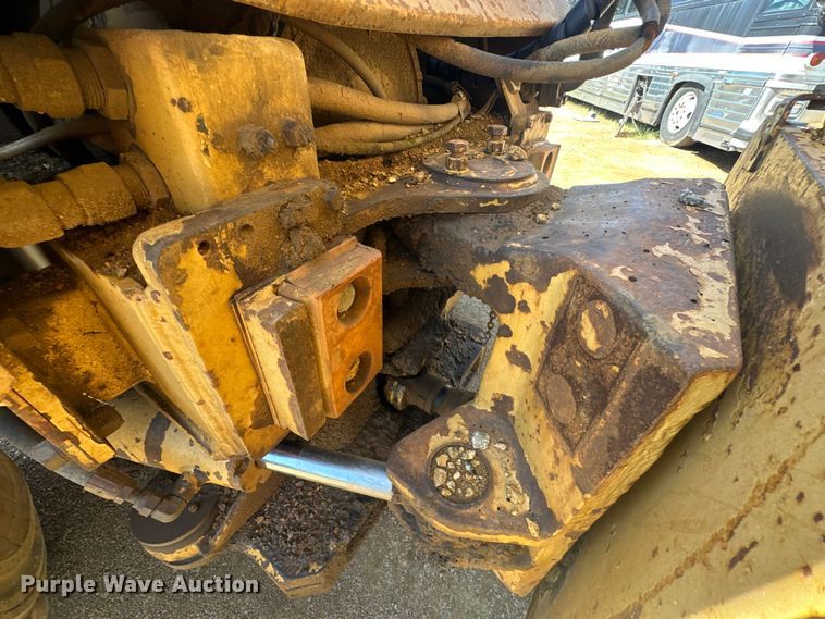 image for item DO1267 1993 Caterpillar D250D articulated haul truck