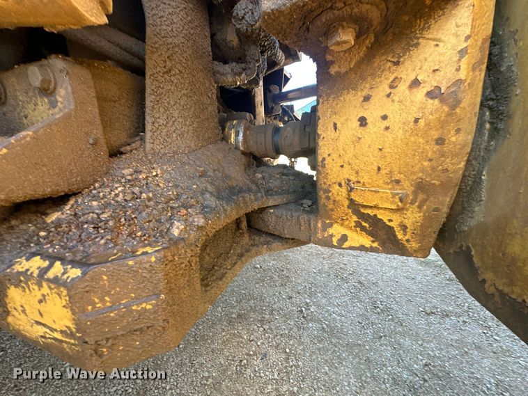 image for item DO1267 1993 Caterpillar D250D articulated haul truck