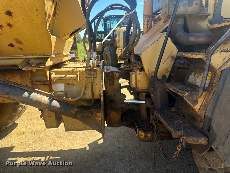 image for item DO1267 1993 Caterpillar D250D articulated haul truck