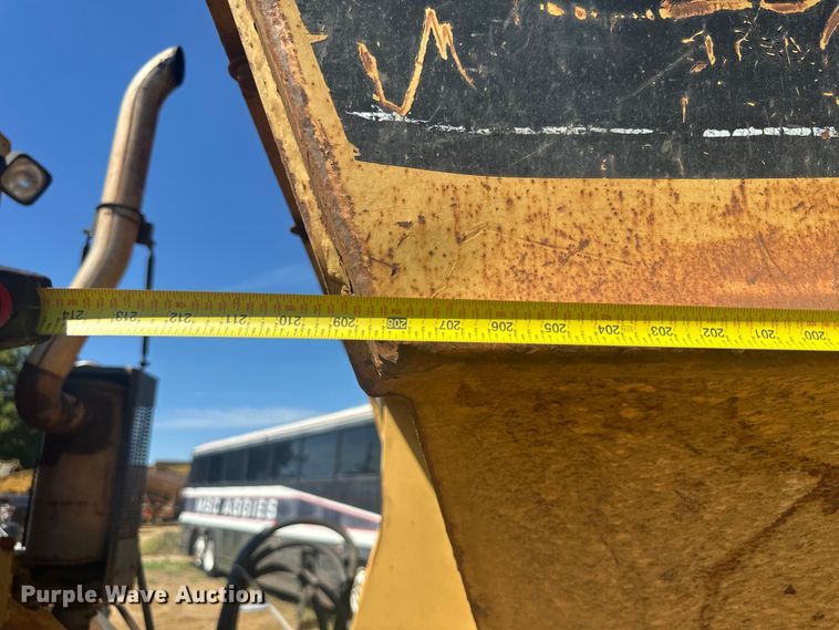 image for item DO1267 1993 Caterpillar D250D articulated haul truck