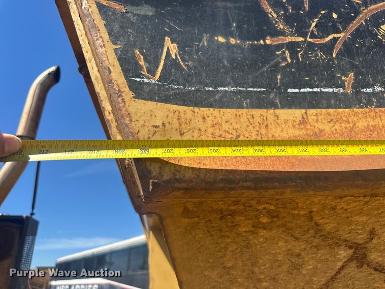 image for item DO1267 1993 Caterpillar D250D articulated haul truck