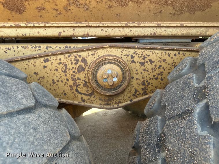 image for item DO1267 1993 Caterpillar D250D articulated haul truck