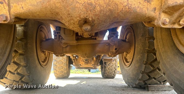 image for item DO1267 1993 Caterpillar D250D articulated haul truck