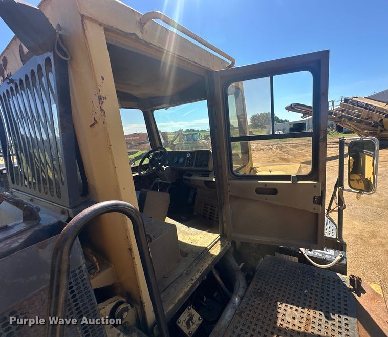 image for item DO1267 1993 Caterpillar D250D articulated haul truck