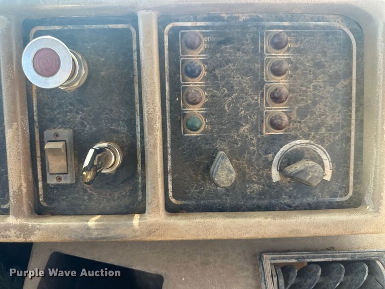 image for item DO1267 1993 Caterpillar D250D articulated haul truck