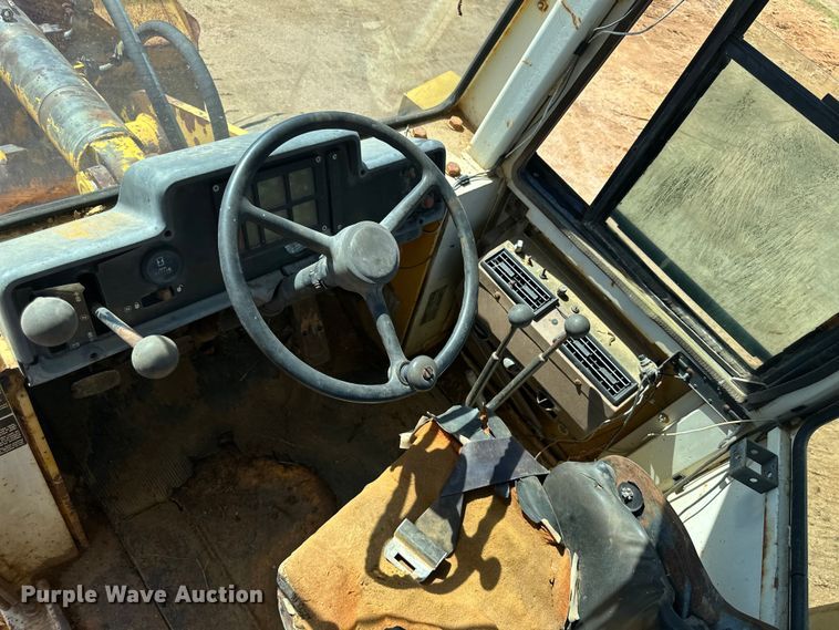image for item DO1270 1986 Dresser 520B wheel loader