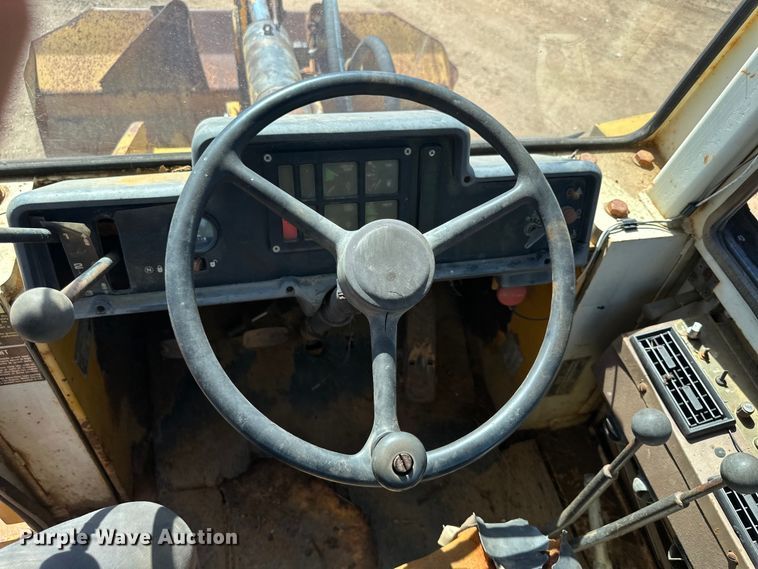 image for item DO1270 1986 Dresser 520B wheel loader