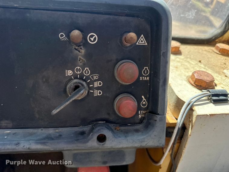 image for item DO1270 1986 Dresser 520B wheel loader