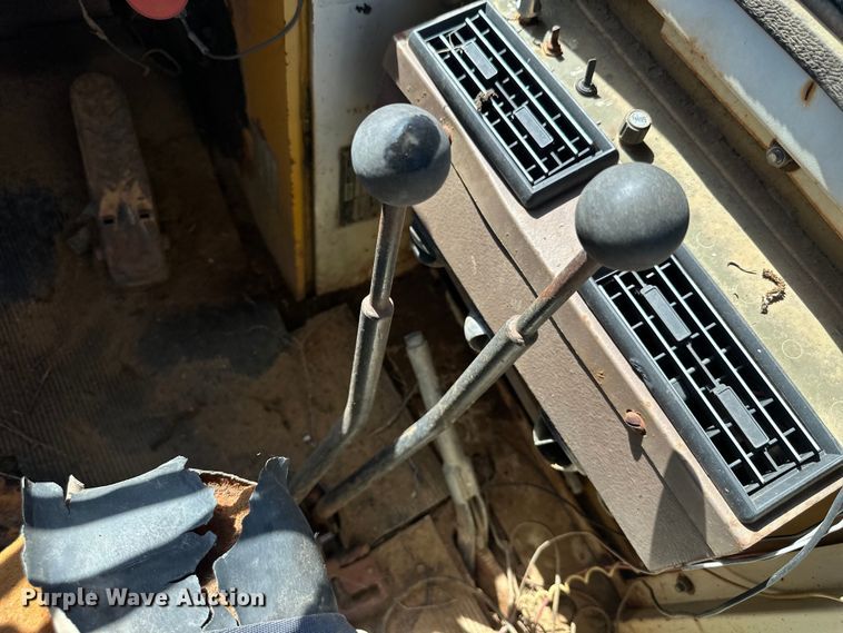 image for item DO1270 1986 Dresser 520B wheel loader