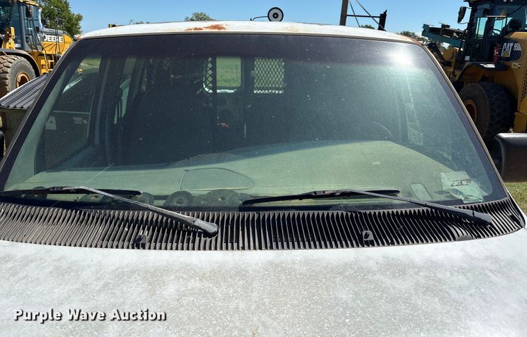 image for item DO1271 2000 Ford E250 van