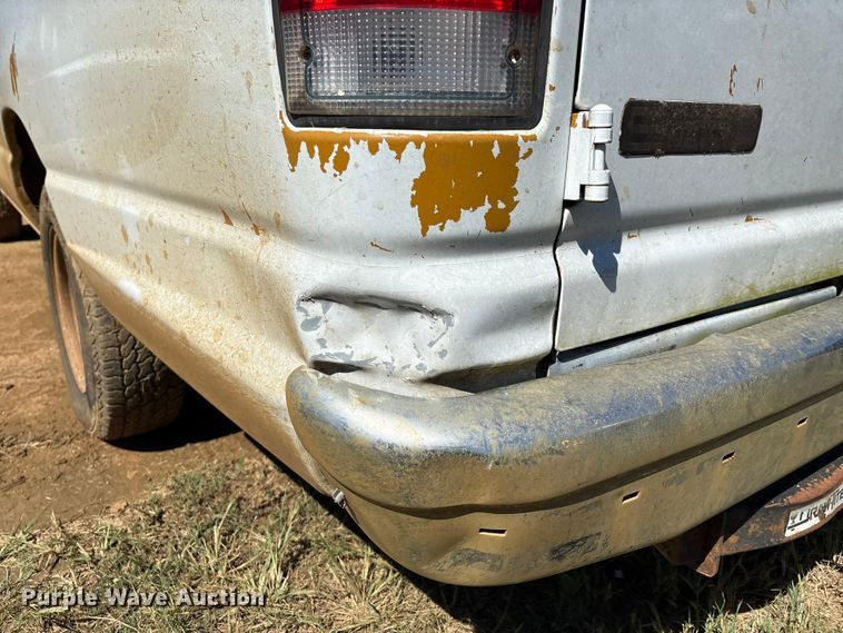 image for item DO1271 2000 Ford E250 van