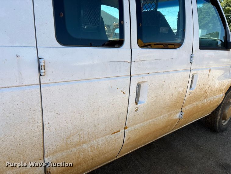 image for item DO1271 2000 Ford E250 van