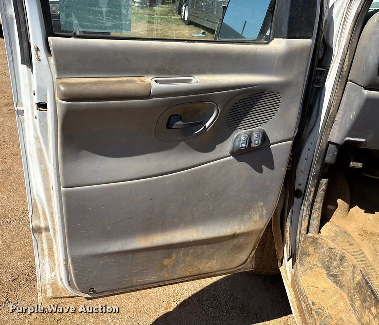 image for item DO1271 2000 Ford E250 van