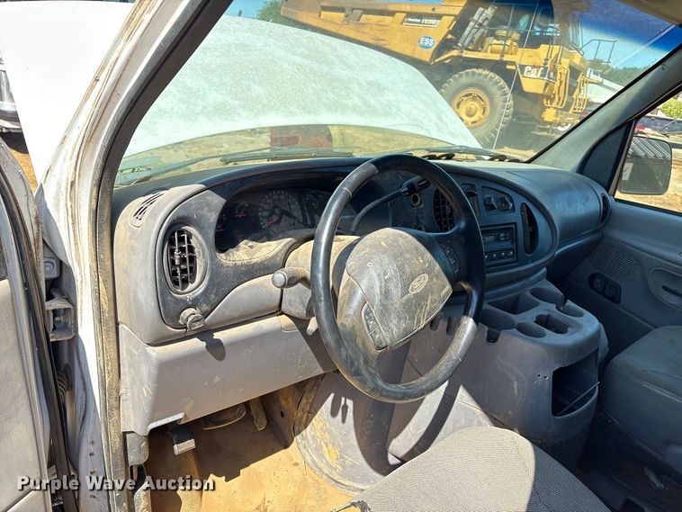 image for item DO1271 2000 Ford E250 van