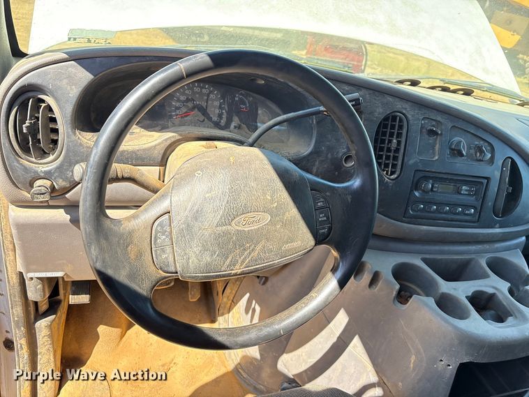 image for item DO1271 2000 Ford E250 van