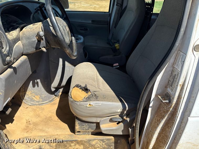 image for item DO1271 2000 Ford E250 van