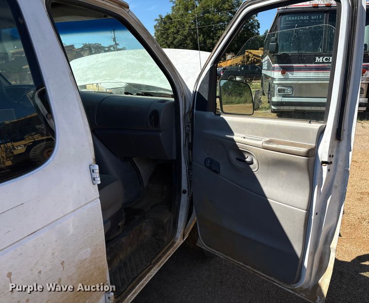 image for item DO1271 2000 Ford E250 van