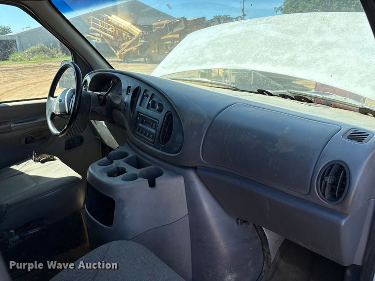 image for item DO1271 2000 Ford E250 van
