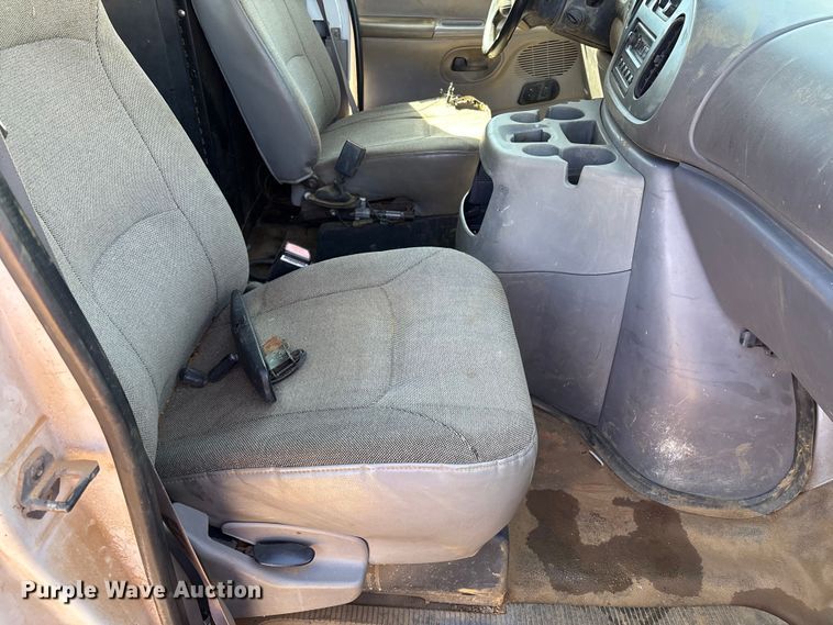 image for item DO1271 2000 Ford E250 van
